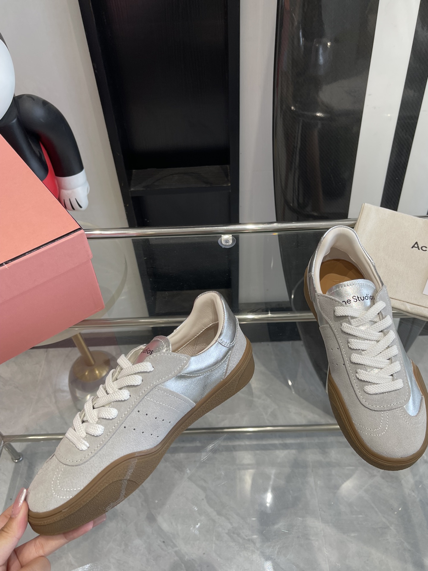 “AcneStudios 2024ss New Stars Tetsu White Sneakers: Leather and Skin Collage Design” - 图片 4