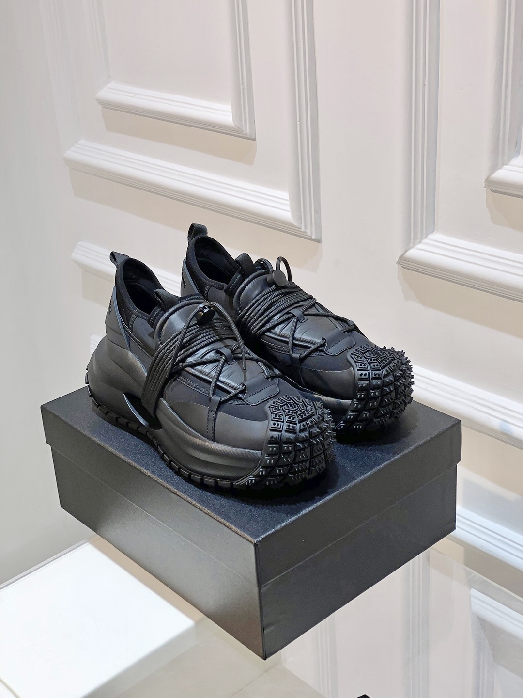 2024 Emporio Armani Men’s Thick Bottom Sneakers Overview - 图片 1