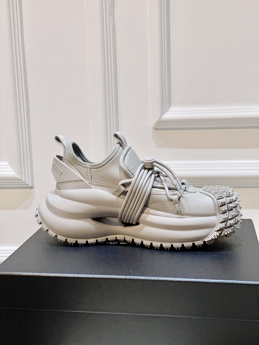Emporio Armani Men’s Sneakers 2024: Comfortable, Stylish, Futuristic Urban Footwear - 图片 5