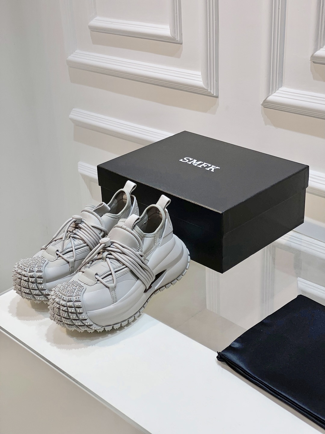 Emporio Armani Men’s Sneakers 2024: Comfortable, Stylish, Futuristic Urban Footwear - 图片 2