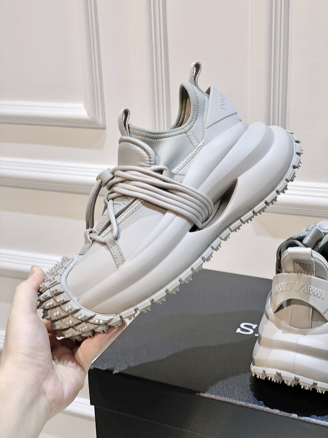 Emporio Armani Men’s Sneakers 2024: Comfortable, Stylish, Futuristic Urban Footwear - 图片 8