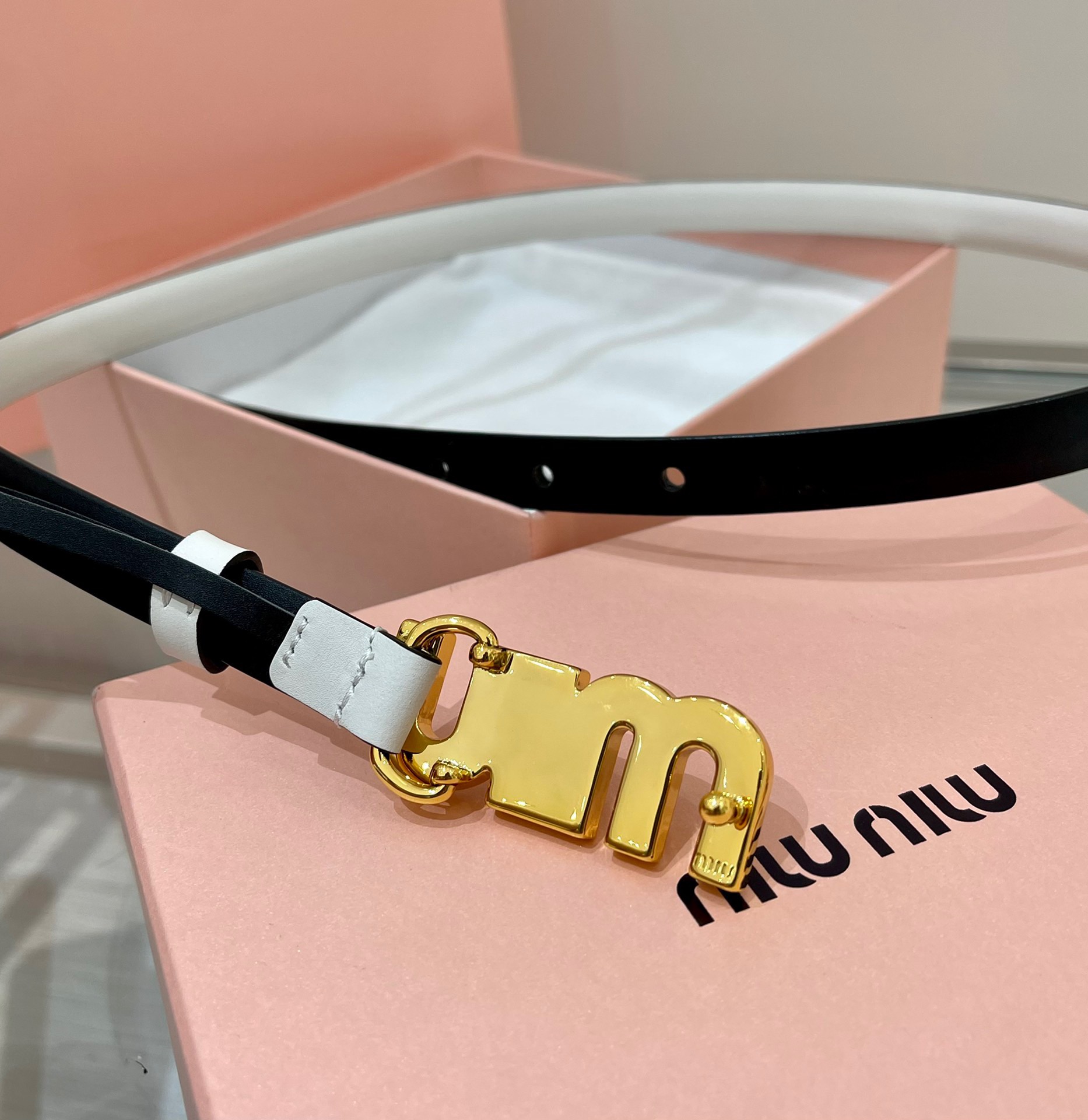 “Comparison: Miumiu vs. Miss Womens Leather Belts” - 图片 4