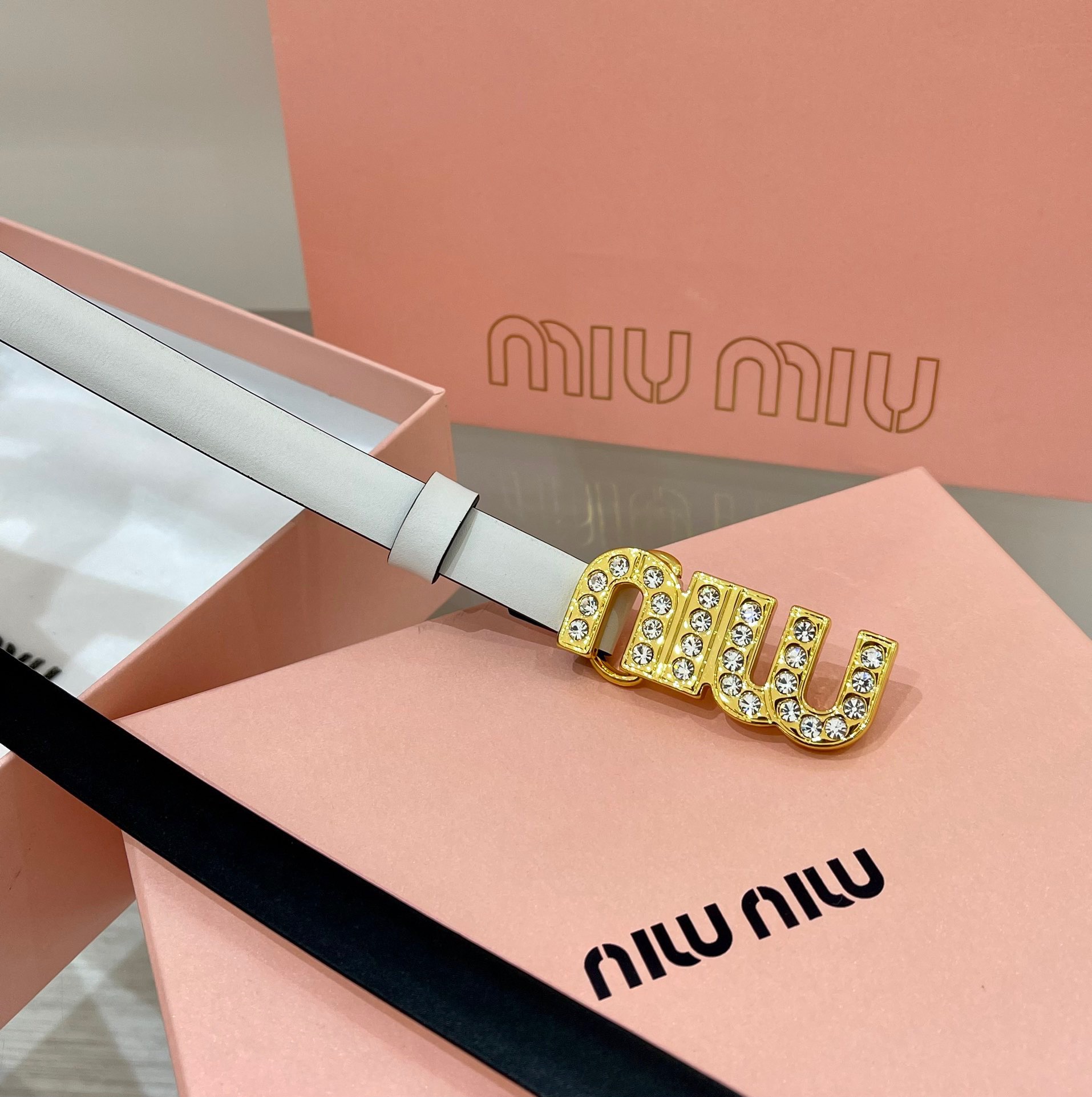 “Comparison: Miumiu vs. Miss Womens Leather Belts” - 图片 2