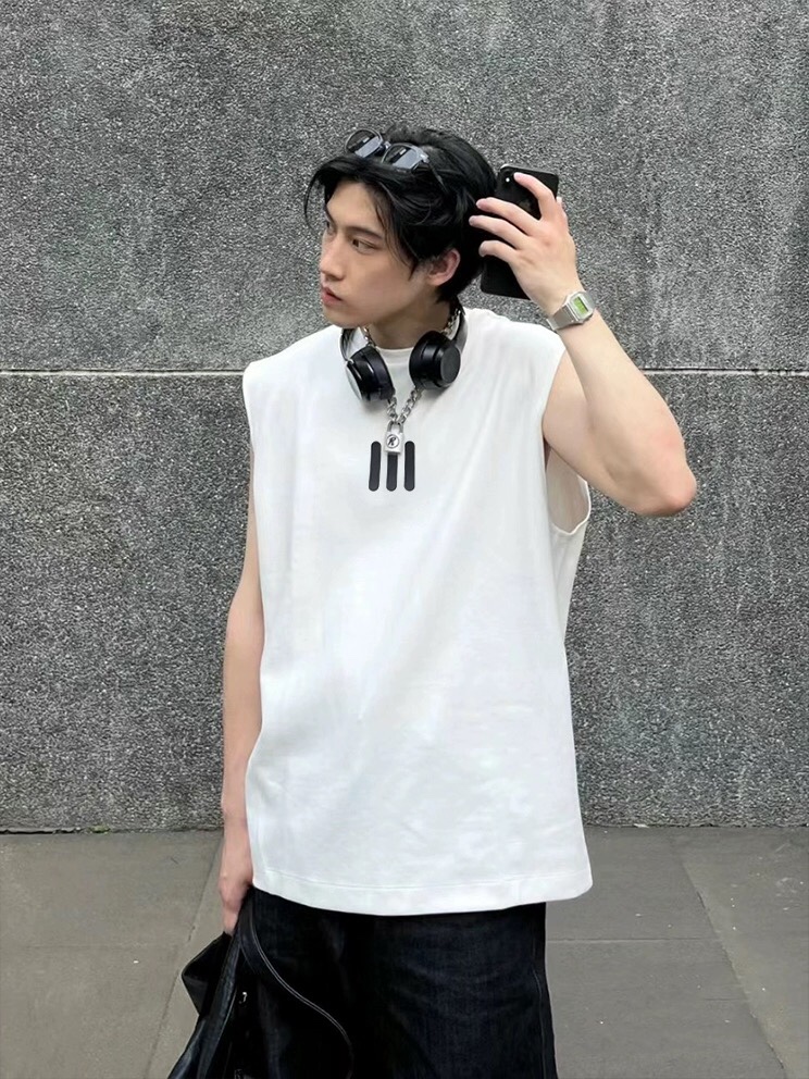 ESSENTIALS FEAR OF GOD
联名R123新品三杆无袖T恤背心
款号：BX8826...