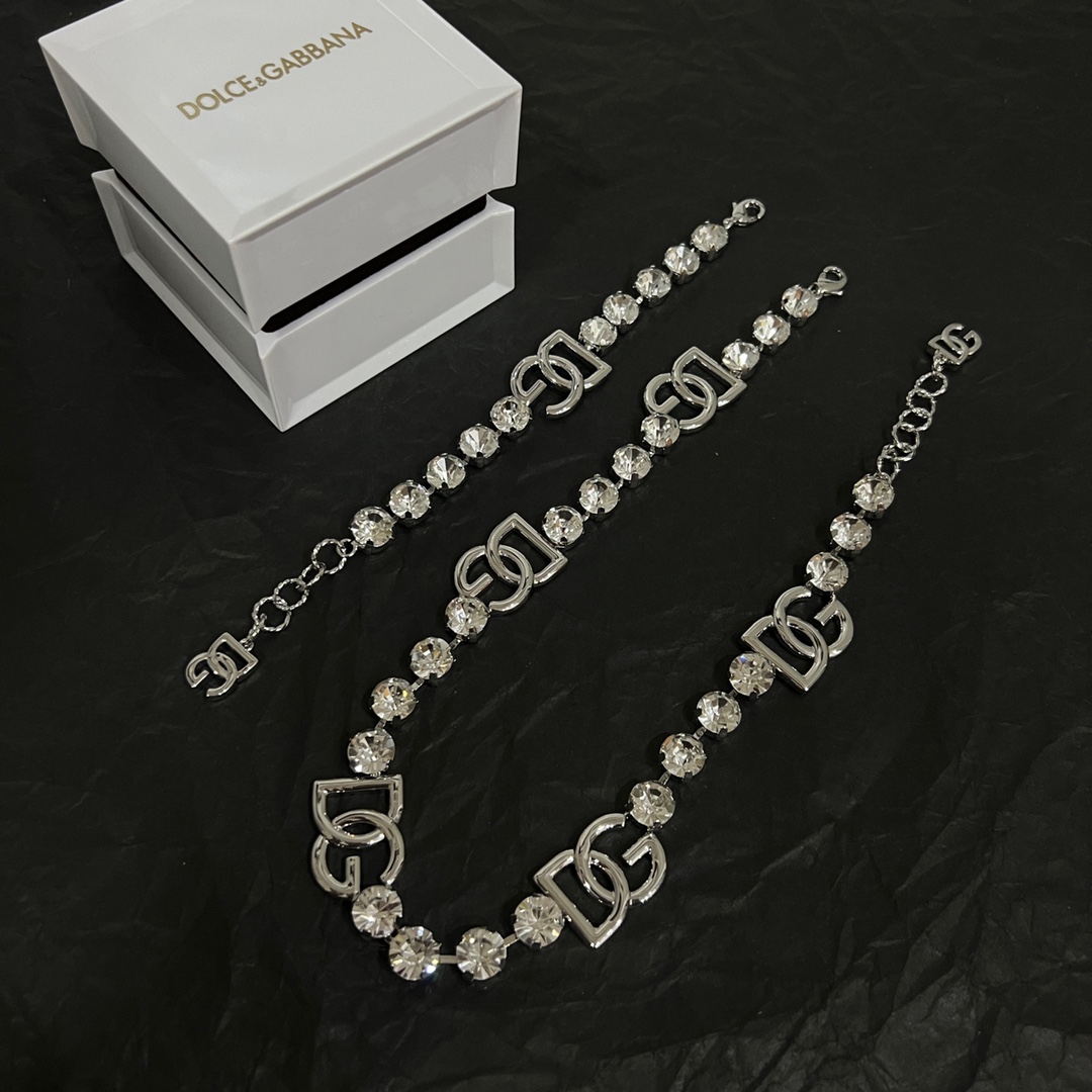 ¥480 Dolce & Gabbana Dugarbana DG necklace, elegance and precision design fashion for beauty。 - 图片 4