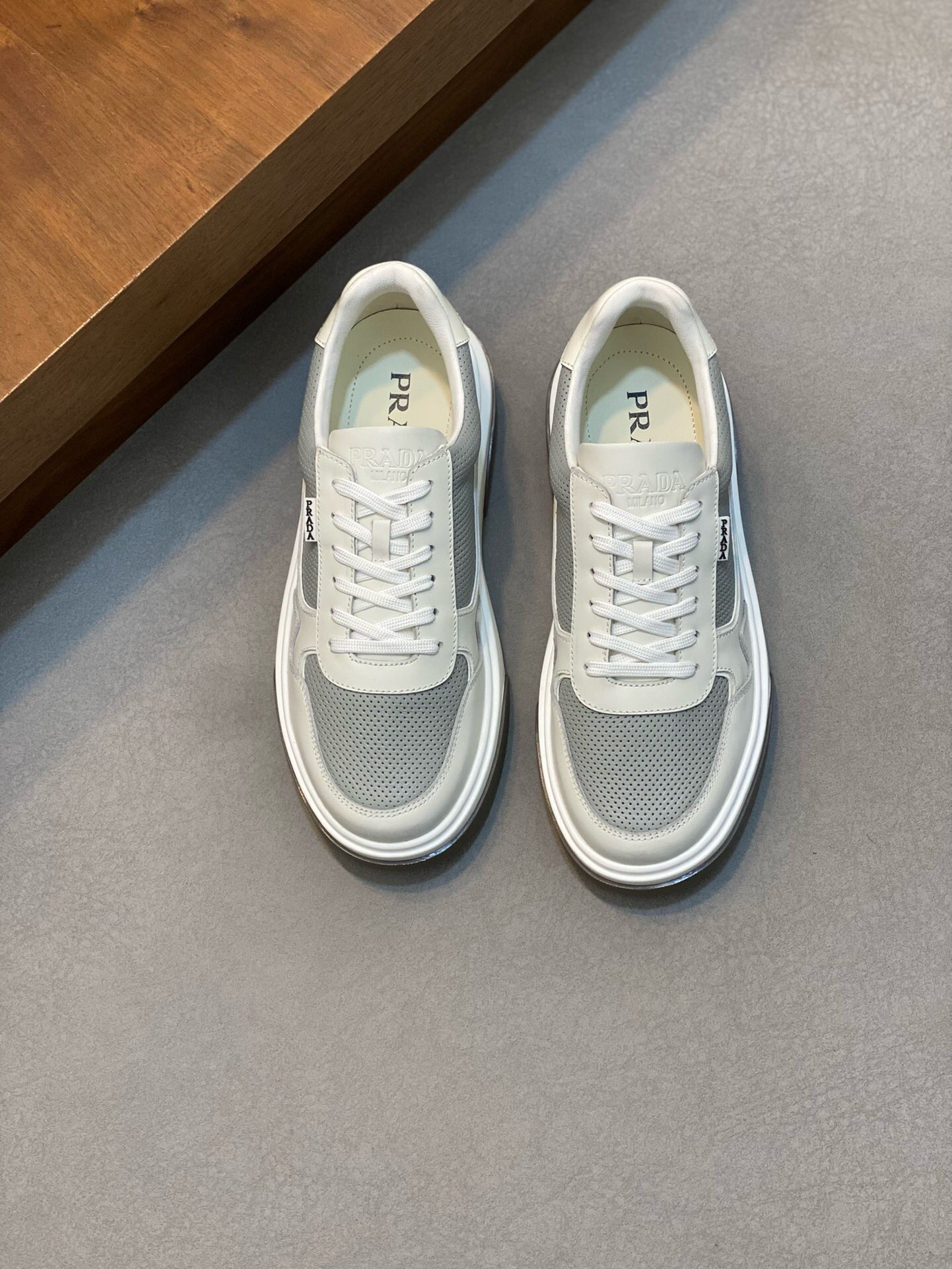 NO:217683,Brand PRADA color original color matching code number 38-44 standard code price Material Prada new product original single-stock low-top casual footwear!  The upper is made of original soft cowhide, matched with Prada logo cowhide inner lining, cowhide foot pad original mold open sole, high quality worth owning, Prada, prada, cowhide19860909品牌PRADA 颜色原版配色 码数38-44标准码 价格 材质普拉达新品原单货低帮 休闲套脚鞋！鞋面采用原版柔软牛皮 搭配普拉达标识牛皮内里 牛皮垫脚原版开模大底、高品质值得拥有,普拉达,prada,prada,cowhide,Men's shoes