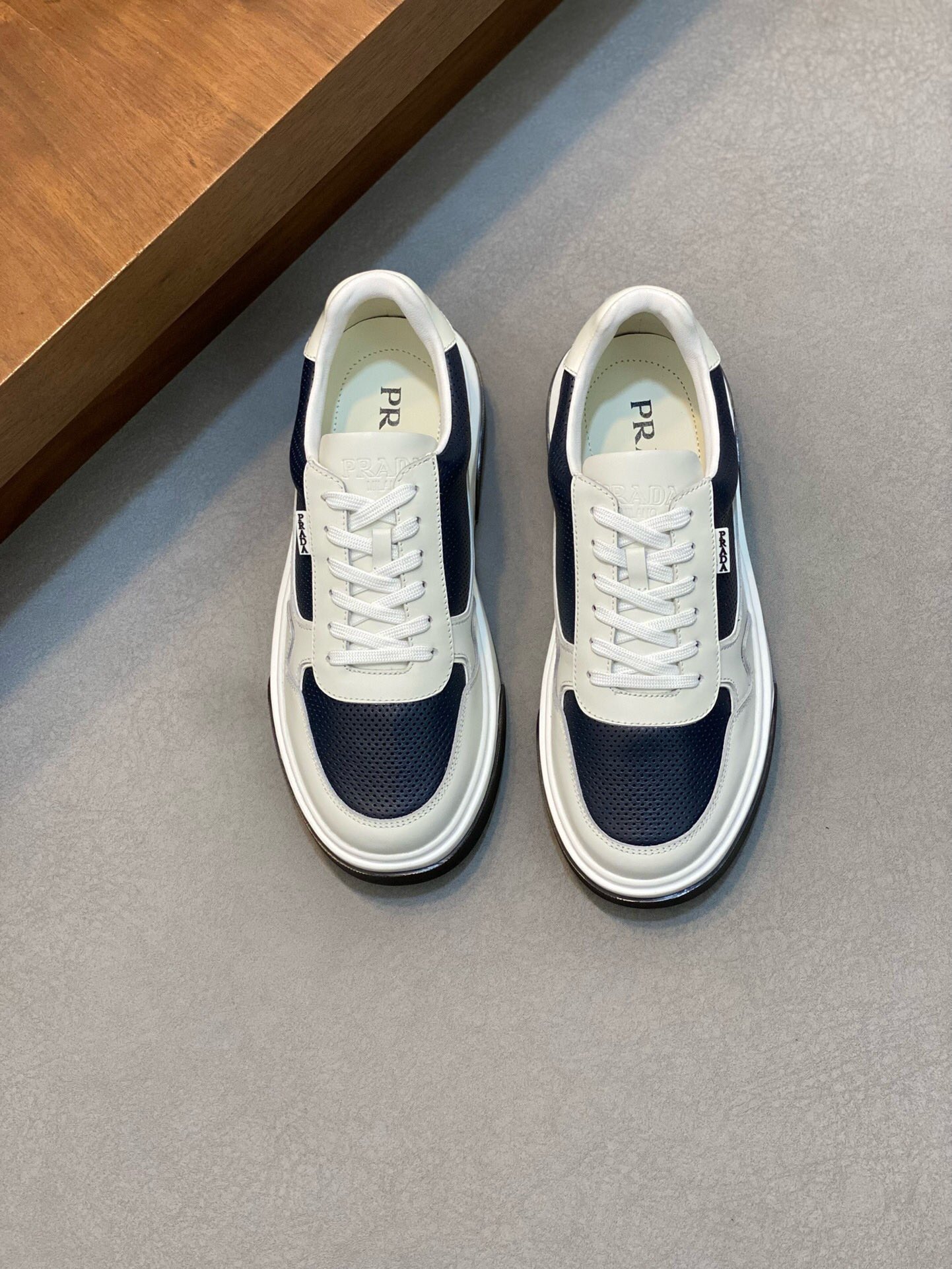 NO:219437,Brand PRADA color original color matching code number 38-44 standard code price Material Prada new product original single-stock low-top casual footwear!  The upper is made of original soft cowhide, matched with Prada logo cowhide inner lining, cowhide foot pad original mold open sole, high quality worth owning, Prada, prada, cowhide19860909品牌PRADA 颜色原版配色 码数38-44标准码 价格 材质普拉达新品原单货低帮 休闲套脚鞋！鞋面采用原版柔软牛皮 搭配普拉达标识牛皮内里 牛皮垫脚原版开模大底、高品质值得拥有,普拉达,prada,prada,cowhide,Men's shoes