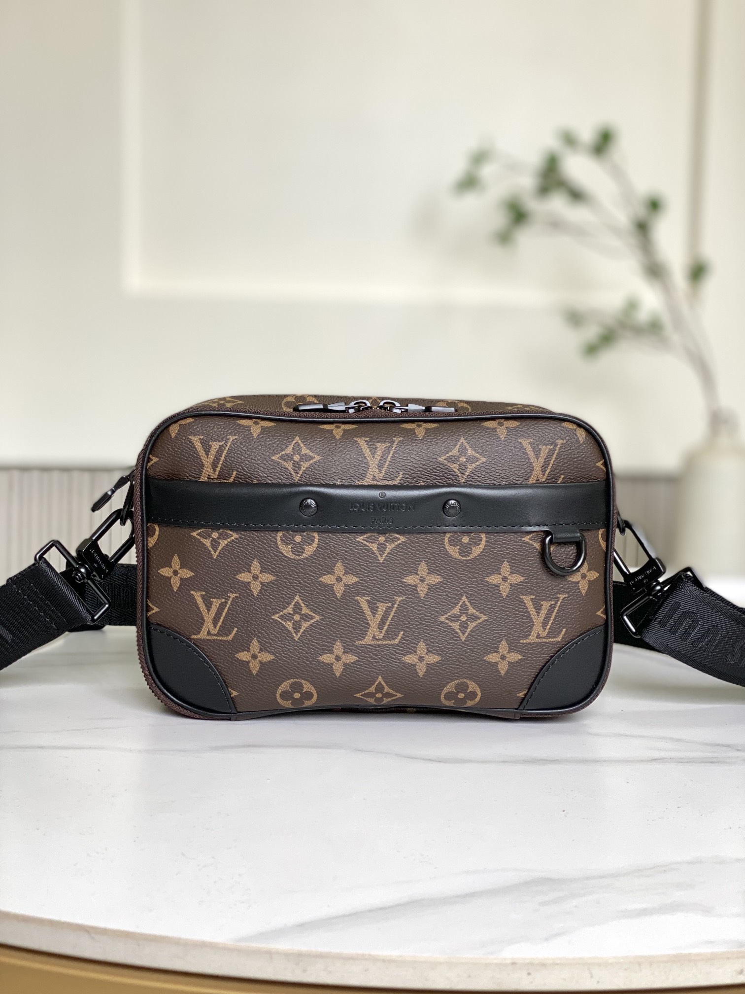 Louis Vuitton Tassen Messenger Tas Groen Monogram Eclipse Canvas M46955