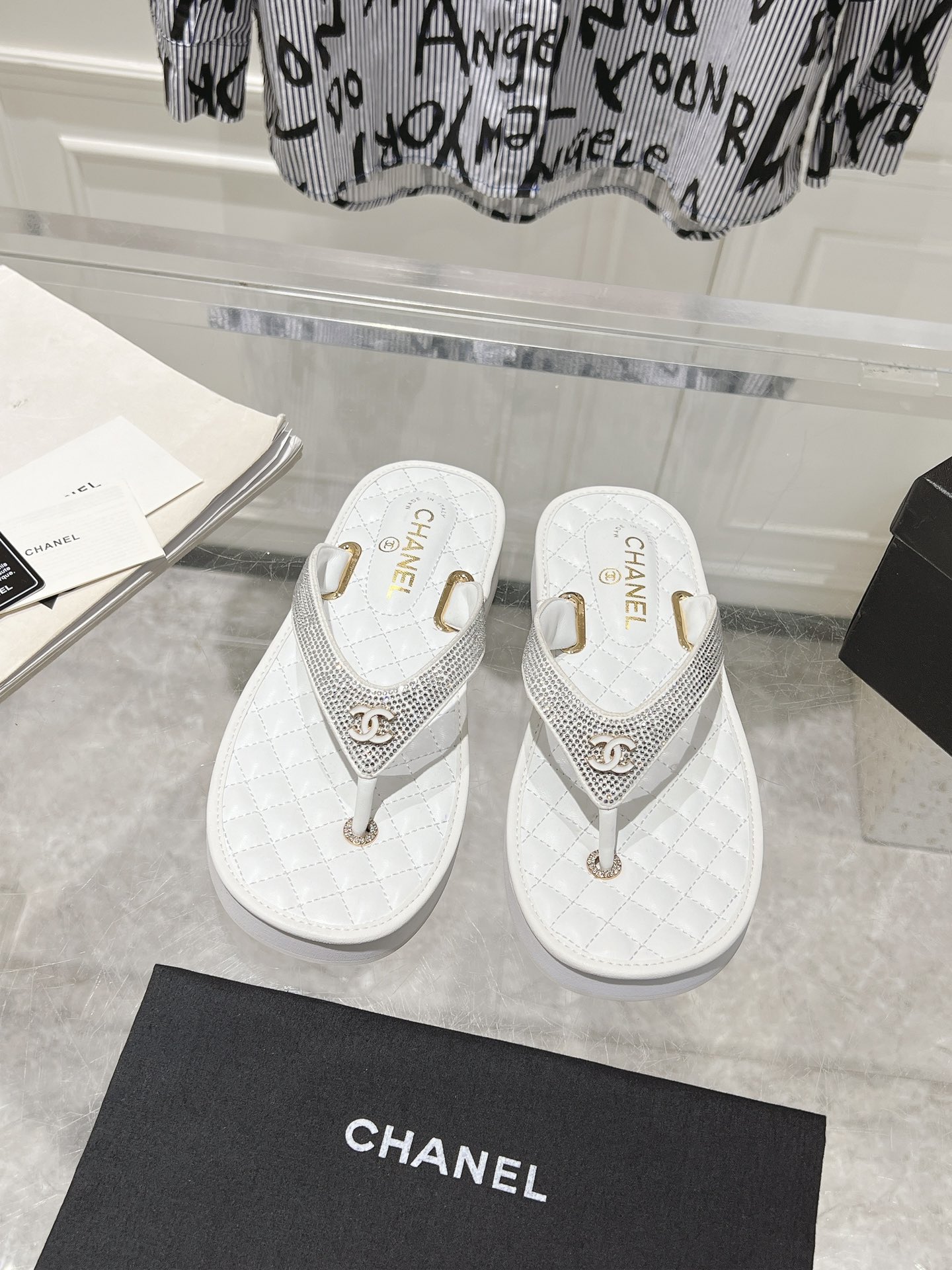 Chanel 7 Star
 Shoes Flip Flops Sandals Slippers Cowhide Spring/Summer Collection