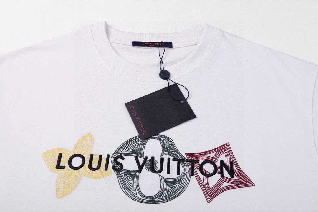 路易威登/Louis Vuitton 夏季新款高端品质 经典四叶草字母刺绣圆领短袖T恤