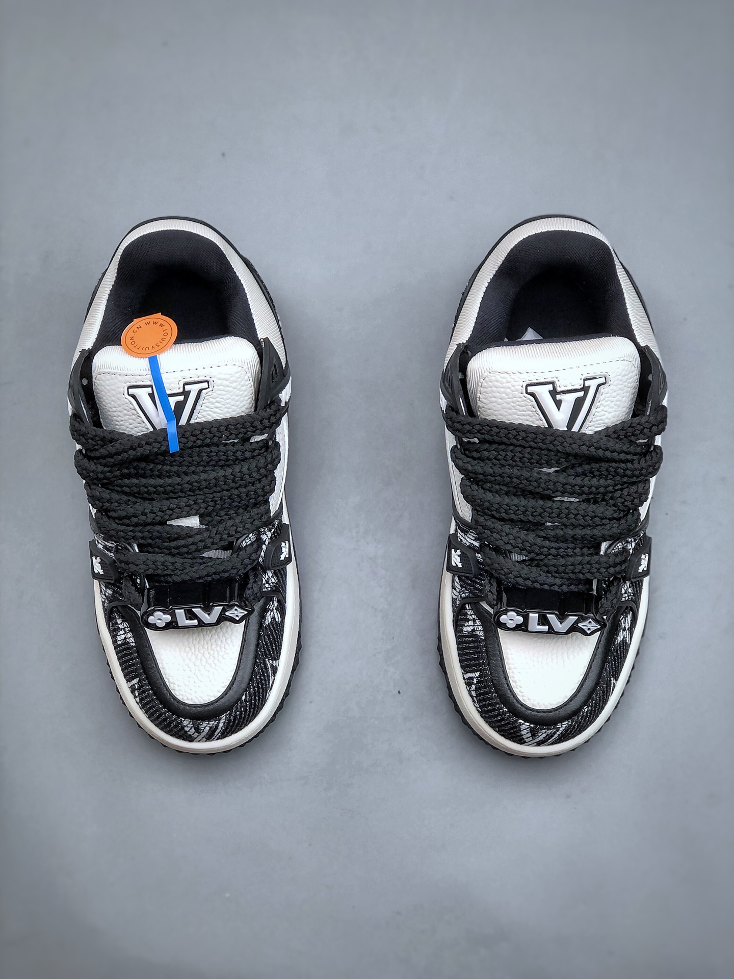 420 广东原装品质版本 LV Trainer Maxi 小胖丁系列面包鞋驴牌24S时尚走秀款