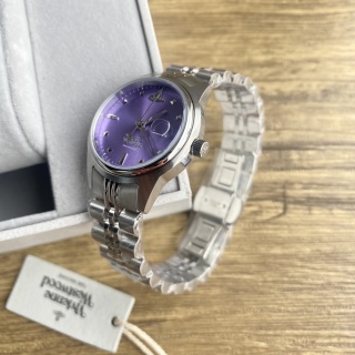 Vivienne Westwood Orb Date 29mm detail 2