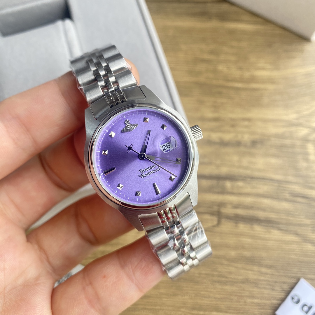 NO:101735,vivienne westwood Weiweian Queen Mother's women's quartz watch, purple radial dial with simple three-pin willow nail hour mark, 12-hour Saturn logo, 3-hour visible date window is convenient for daily reading, and you can choose different decorative details to present a unique self-style. The 29MM dial is small and exquisite, 50-meter daily waterproof, full set of spot, Queen Mother's19860909vivienne westwood微微安西太后女款石英表,紫色放射纹表盘搭配简约三针柳钉时标,12时位土星标识,3时位可视日期窗方便日常读时,任由挑选搭配不同的装饰细节,呈现独树一帜的自我风格,29MM表盘小巧精致,50米生活防水,一手现货全套,西太后,Jewelry