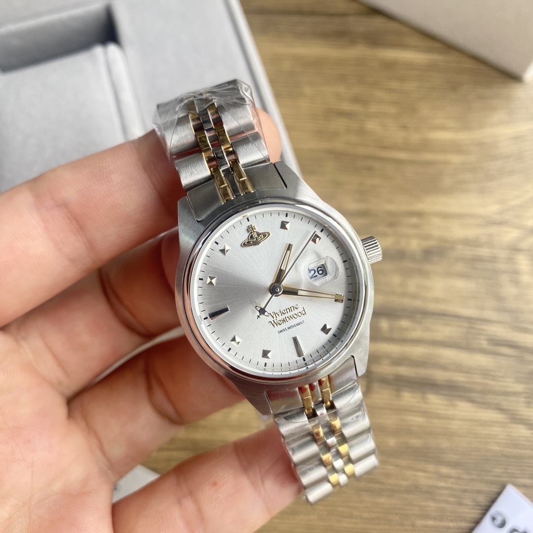 NO:101737,vivienne westwood Weiweian Queen Mother's women's quartz watch, silver radial dial with simple three-pin willow nail hour mark, 12-hour Saturn logo, 3-hour visible date window is convenient for daily reading, and you can choose different decorative details to present a unique self-style. The 29MM dial is small and exquisite, 50-meter daily waterproof, full set of spot, Queen Mother's19860909vivienne westwood微微安西太后女款石英表,银色放射纹表盘搭配简约三针柳钉时标,12时位土星标识,3时位可视日期窗方便日常读时,任由挑选搭配不同的装饰细节,呈现独树一帜的自我风格,29MM表盘小巧精致,50米生活防水,一手现货全套,西太后,Jewelry