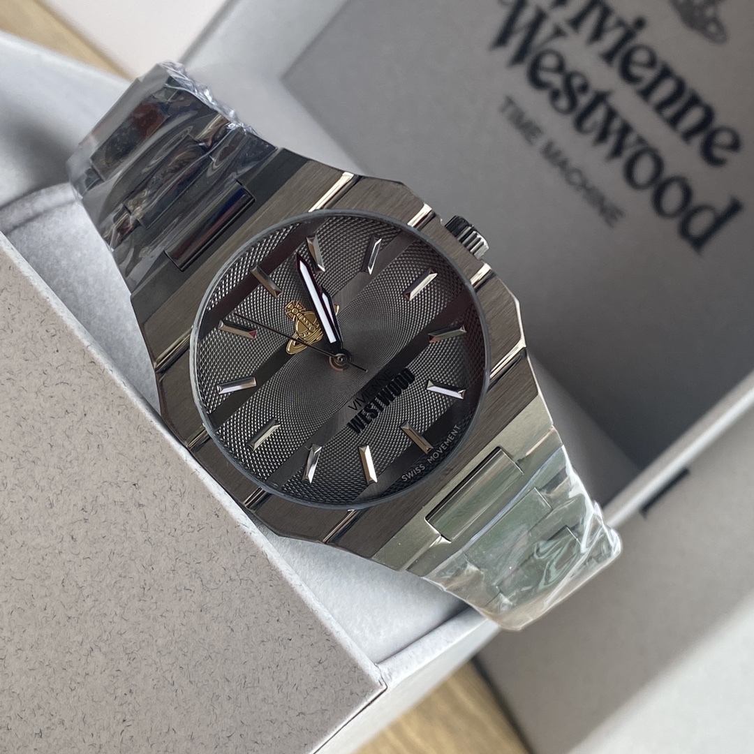Часы Vivienne Westwood
