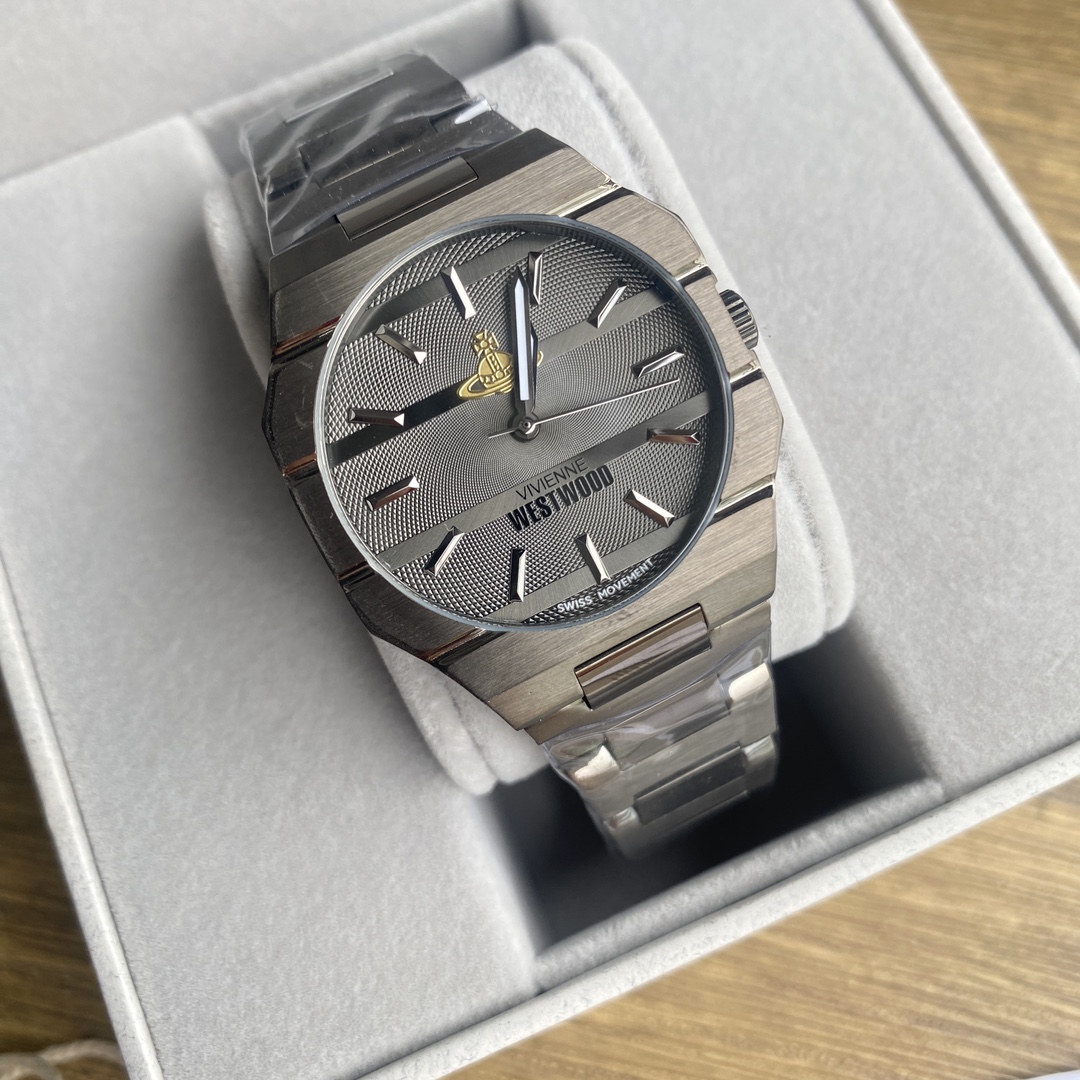 Часы Vivienne Westwood