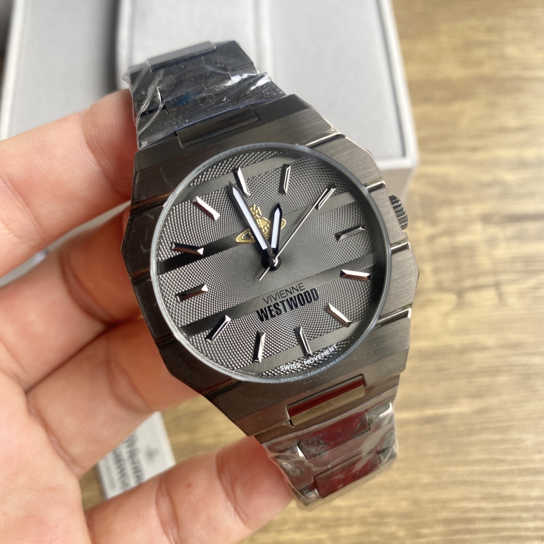 Часы Vivienne Westwood