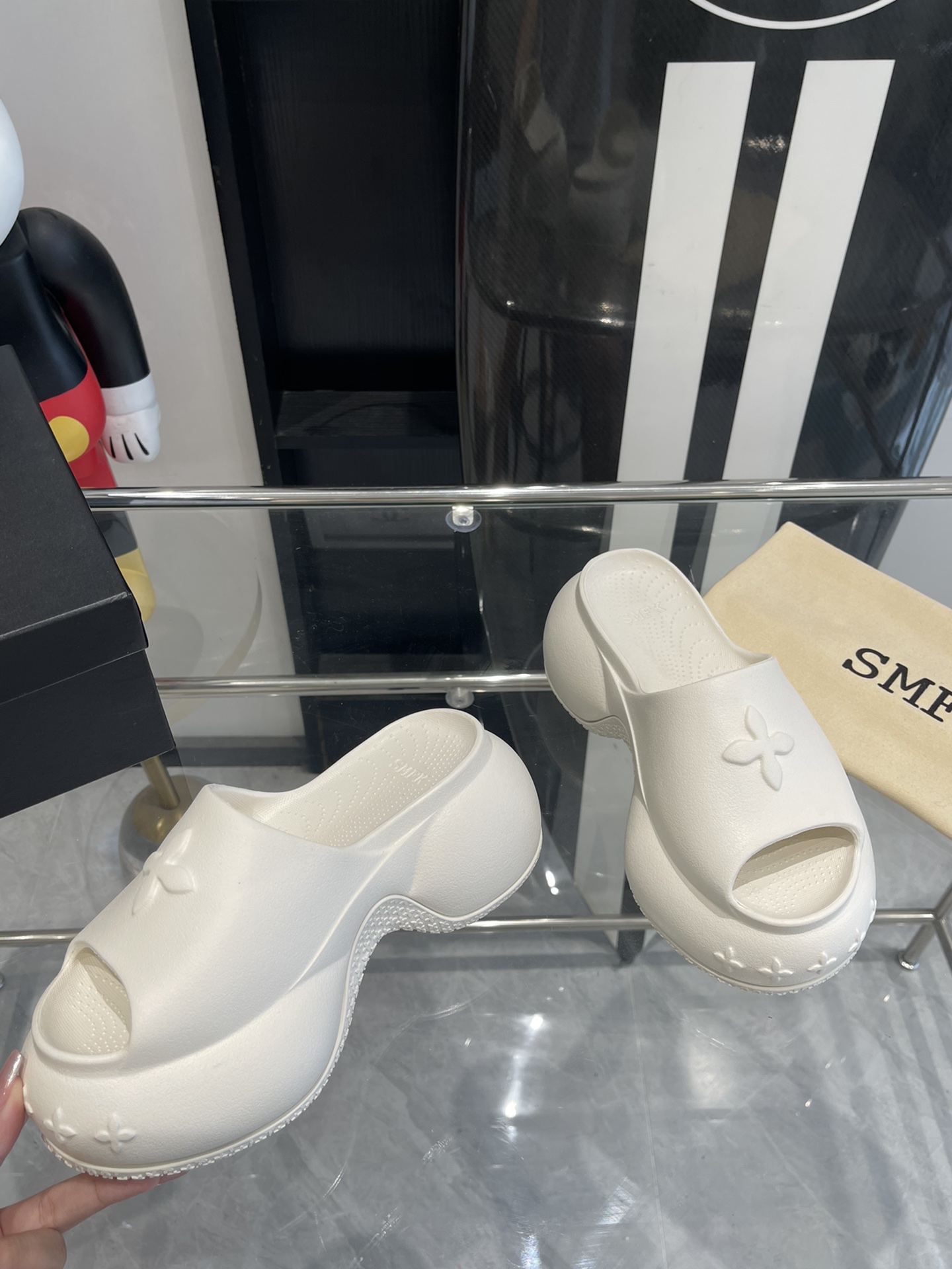 “Comfortable and Stylish Women’s Shoes for Spring and Summer in Various Colors” - 图片 4