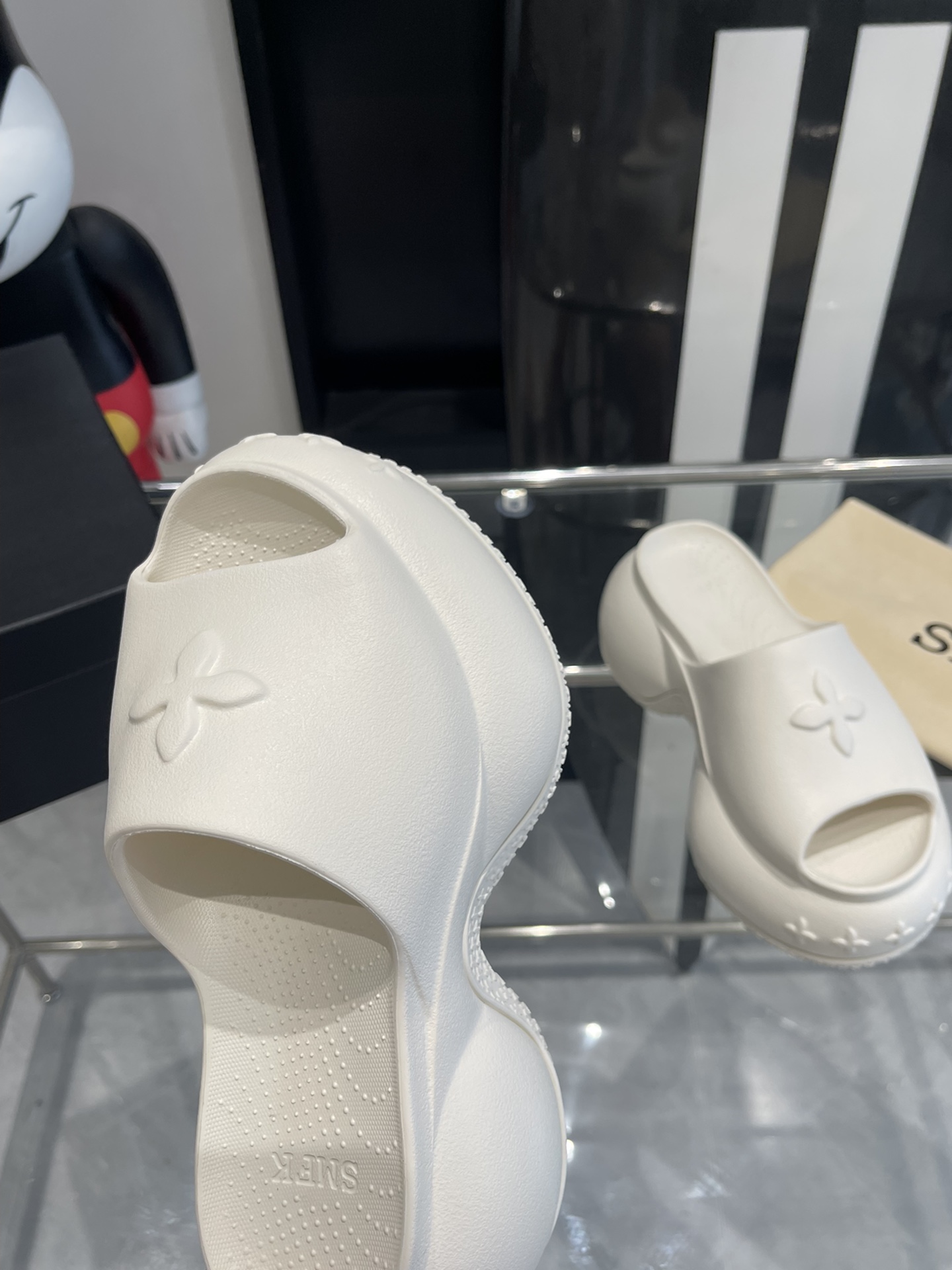 “Comfortable and Stylish Women’s Shoes for Spring and Summer in Various Colors” - 图片 6