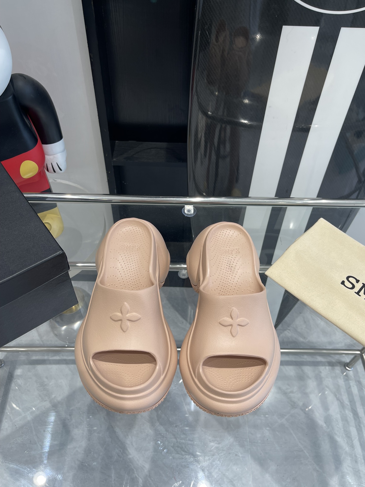 “Comfortable and Stylish Spring Shoes: 480 Smfk 24ss Review”