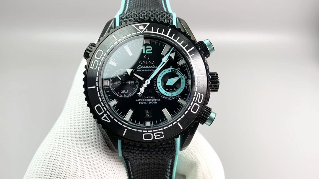 NO:726433,Produced by TW Literal red right eye Blue right eye Black shell orange TW Factory Omega OMEGA JO1 new Seamaster Planet Ocean series 600m chronograph men's watch The highest version of the chronograph watch currently on the market Seamaster 600 1: The case is made of fine sand, white and bright, and the beveled edges are arc-shaped and chamfered to match the original product 2:  Equipped with a replica Omega 9900 chronograph movement, a 904 fine steel case of 45.5 mm, and a natural imported rubber strap. 3: Paired with a ceramic bezel decorated with white enamel diving scales, making exploration unique. 4: The mirror is made of imported sapphire, which has high hardness, scratch resistance, and is extremely transparent. 5: The dial is made of blue (black) ceramics and is decorated with laser-engraved wave patterns.  Matching the hollow hands and white enamel diving scale, it interprets the charm of the ocean. For the best luxury gift recommendation, please look for TW’s exclusive quality, omega19860909TW 出品 字面 红右眼 蓝右眼 黑壳橙  TW Factory 欧米茄 OMEGA JO1全新海马海洋宇宙系列600m计时士男腕表 市面目前高最版本的计时腕表 海马600 1:表壳拉身砂细腻洁白光亮斜边抛弧光度倒角与正一品致 2: 搭载复刻米欧茄9900计机时芯,904精表钢壳45.5毫米 ,天进然口橡胶表带 3: 搭配饰以白色珐琅潜水刻度陶瓷表圈,让探索与众不同 4:镜采面用进口蓝宝石,硬度高、抗刮损,效无果比通透 5:表盘采用蓝(黑)色陶瓷打造而成饰以激光雕刻波浪图案 与镂空指针和白色珐琅潜水刻度相应成趣,诠释海洋魅力.送礼最佳奢华推荐请认准TW独家品质,,omega,Watch