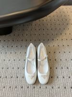 Prada Qualità dello specchio Scarpe Monostrato Pantofole Grado di alto livello Cuoio genuino Pelle pecora Vintage Spiaggia 1 Prada Qualità dello specchio
Scarpe Monostrato Pantofole Grado di alto livello
Cuoio genuino Pelle pecora Vintage Spiaggia