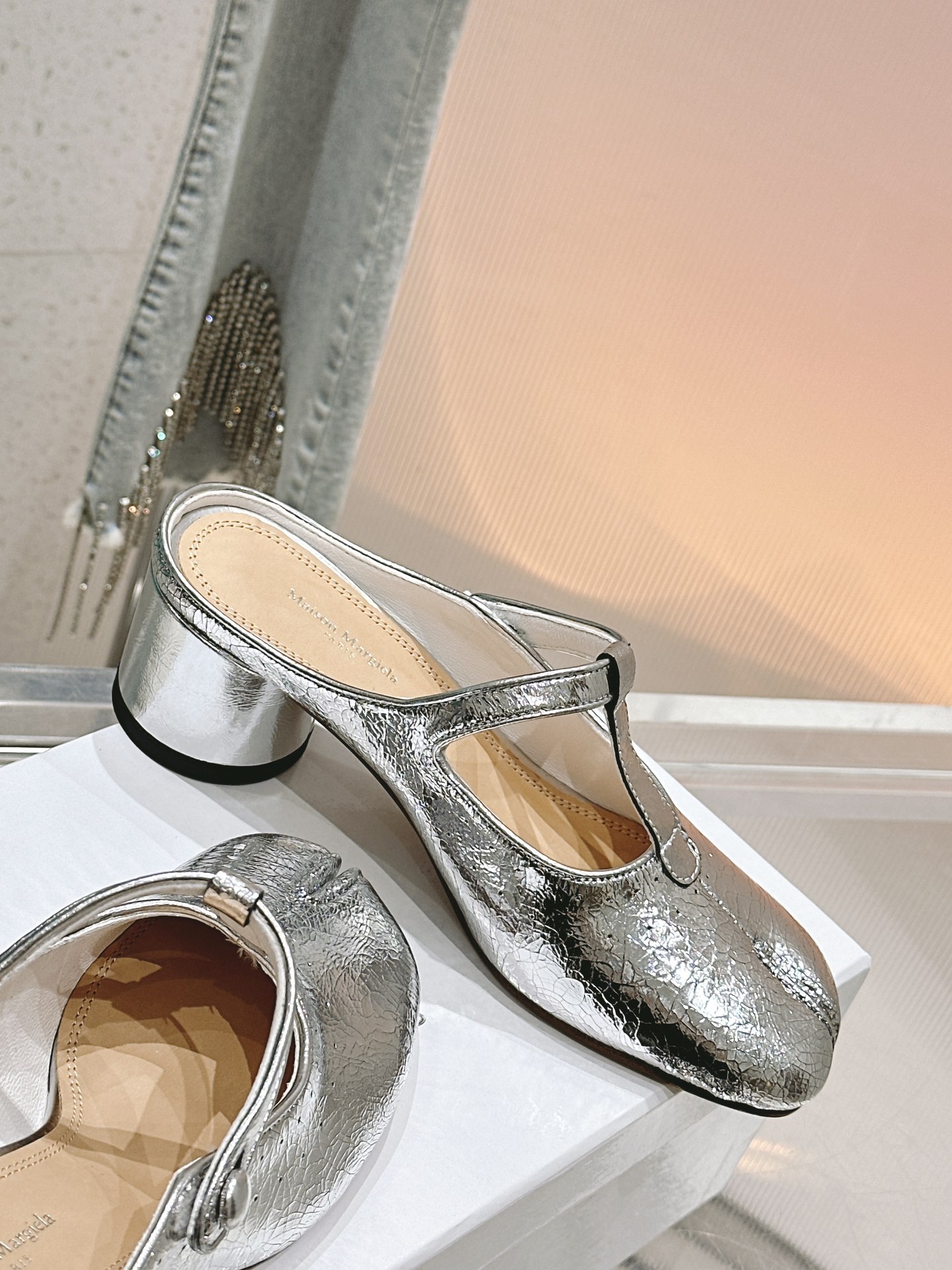 Maison Margiela: Exclusive Ballerina Flat-Tabi Sole-Shoe Sandals in Top Quality Leather - 图片 6