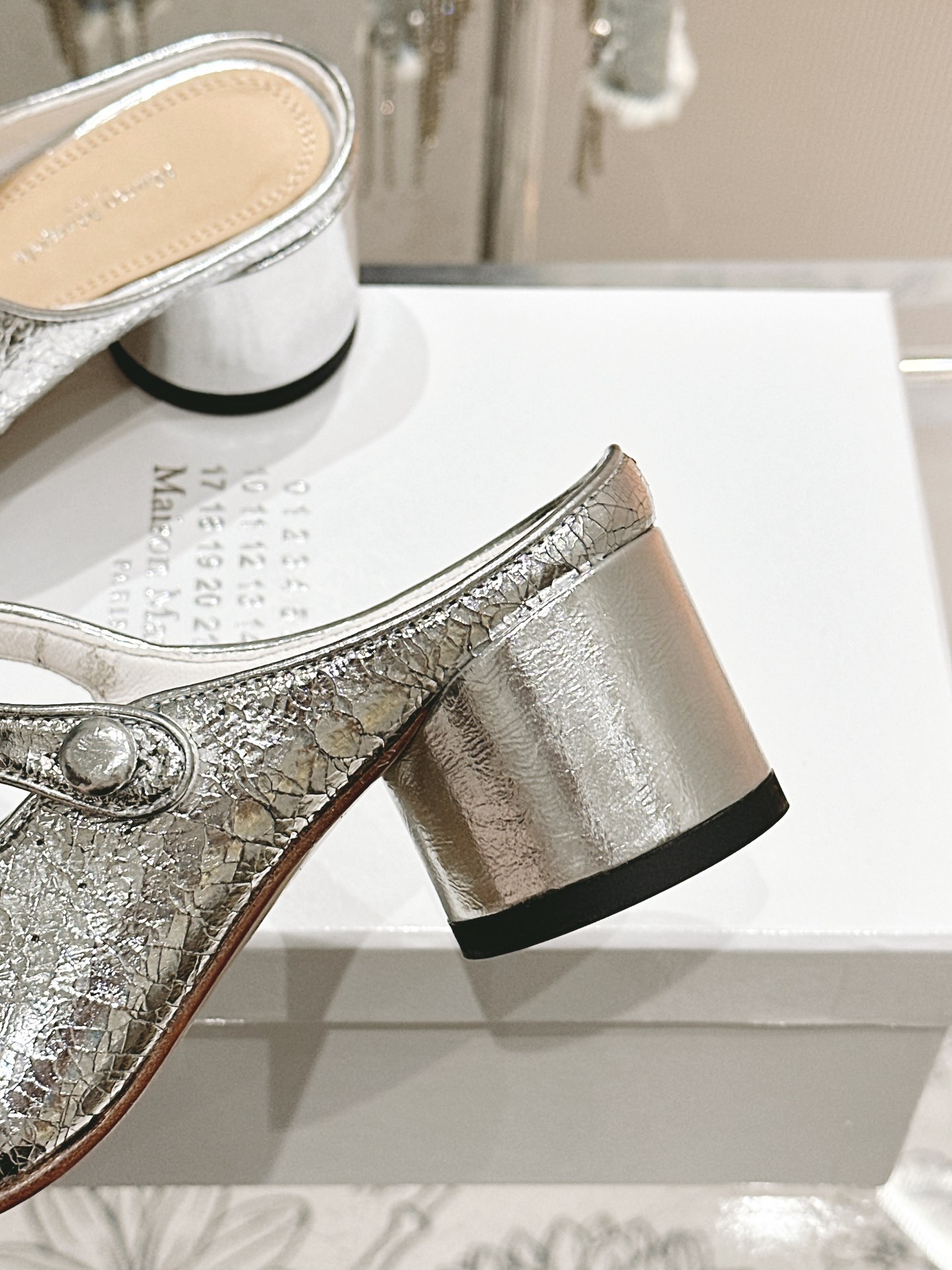 Maison Margiela: Exclusive Ballerina Flat-Tabi Sole-Shoe Sandals in Top Quality Leather - 图片 7