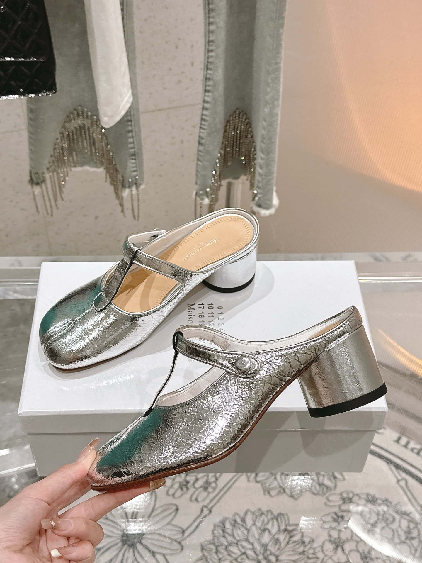 Maison Margiela: Exclusive Ballerina Flat-Tabi Sole-Shoe Sandals in Top Quality Leather - 图片 4