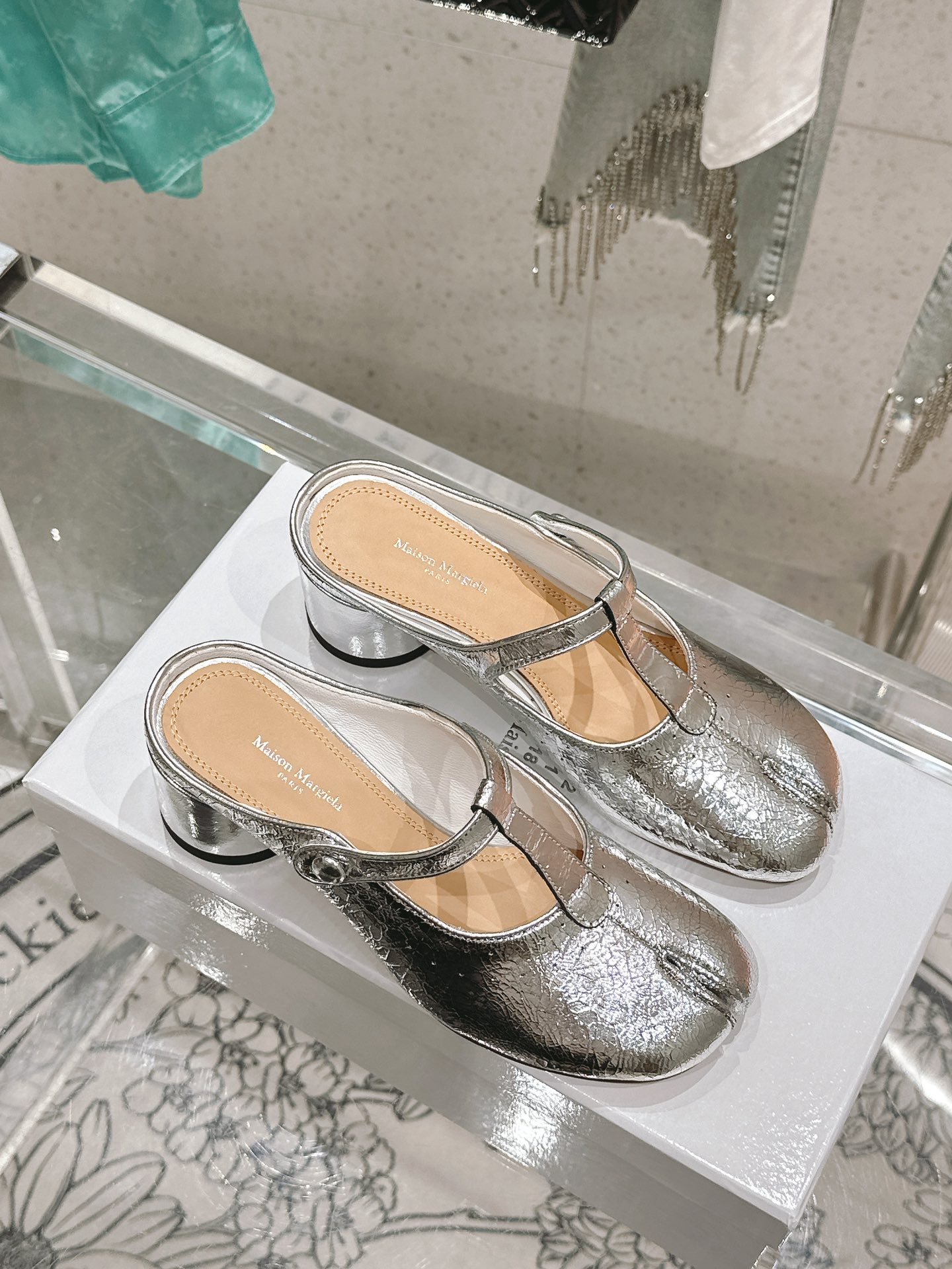 Maison Margiela: Exclusive Ballerina Flat-Tabi Sole-Shoe Sandals in Top Quality Leather - 图片 2
