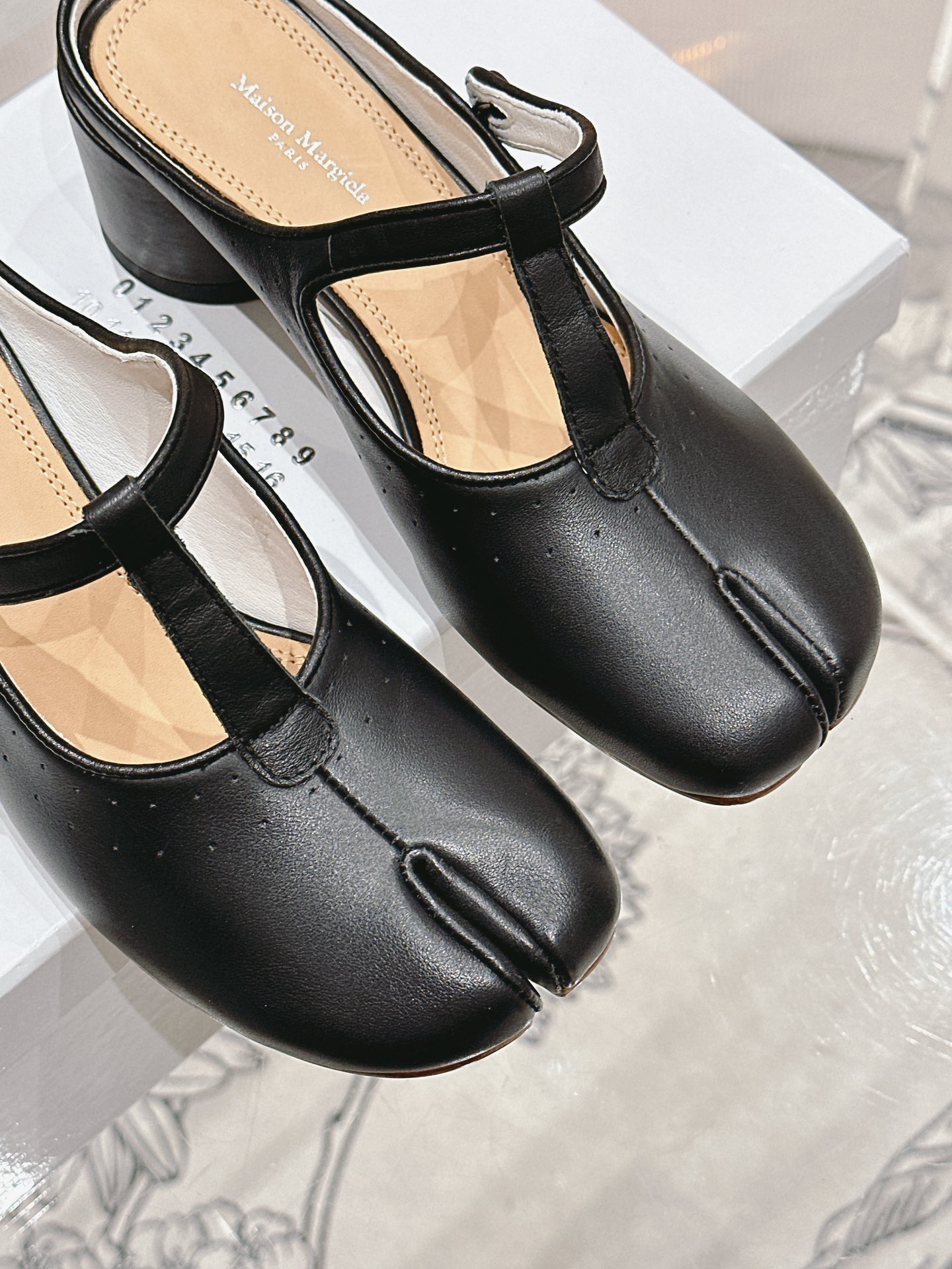 Top Quality Maison Margiela Ballerina Flat-Tabi Sole-Shoe Sandals in Cattle Skin, 35-40 Sizes - 图片 7
