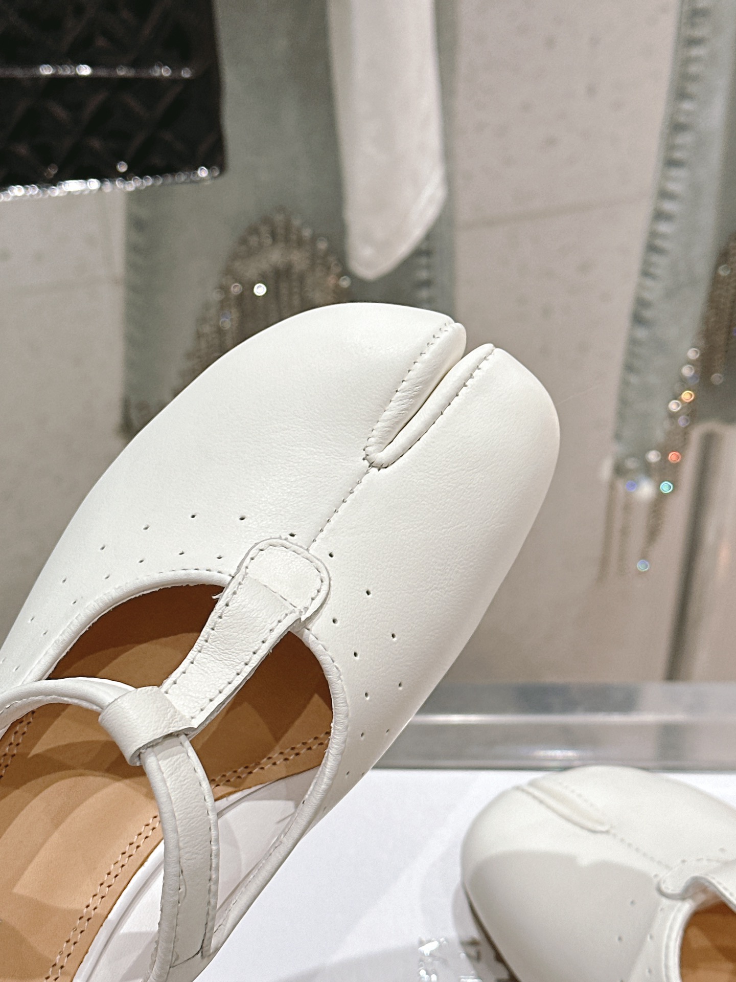 “High-Quality Maison Margiela Ballerina Flat-Tabi Sandals in Cattle Skin, 35-40 Sizes” - 图片 7