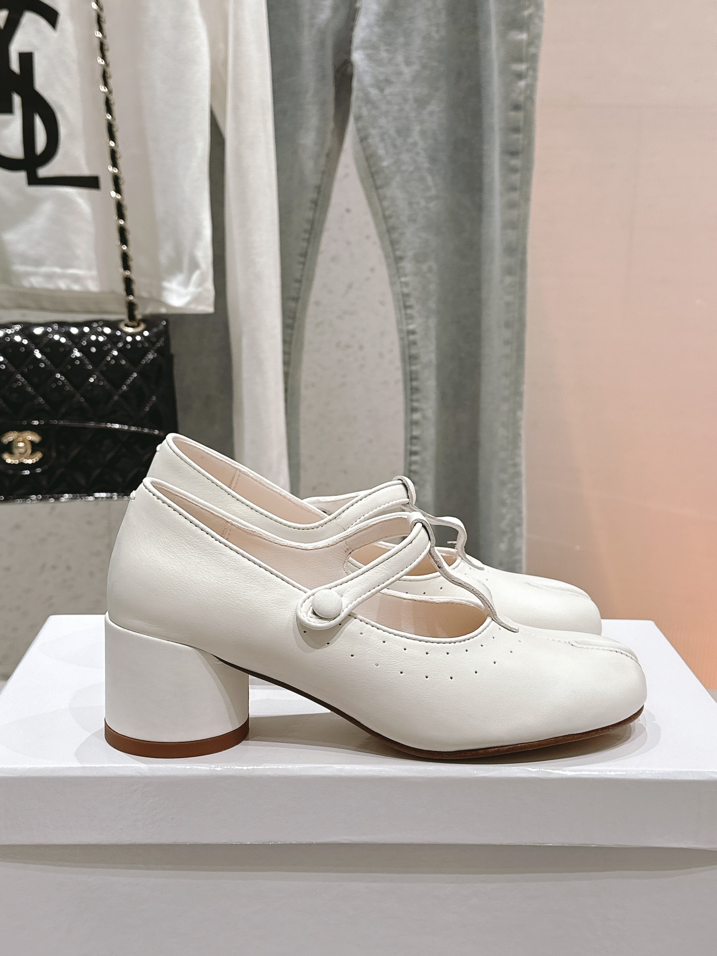 “High-Quality Maison Margiela Ballerina Flat-Tabi Sandals in Cattle Skin, 35-40 Sizes” - 图片 2