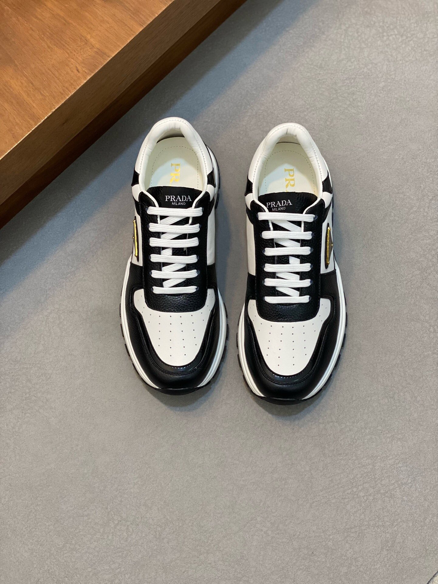 NO:218476,Brand PRADA color original color matching code number 39-44 customized 38.45 price Material Prada new product original single-stock low-top casual sports shoes!  The upper uses original soft cowhide inner lining. The original molded sole of cowhide is made of high quality. Prada, prada, prada, sneakers, cowhide19860909品牌PRADA 颜色原版配色 码数39-44定做38.45 价格 材质普拉达新品原单货低帮休闲运动鞋！鞋面采用原版柔软牛皮牛皮内里 牛皮垫脚原版开模大底、高品质值得拥有,普拉达,prada,prada,sneakers,cowhide,Men's shoes