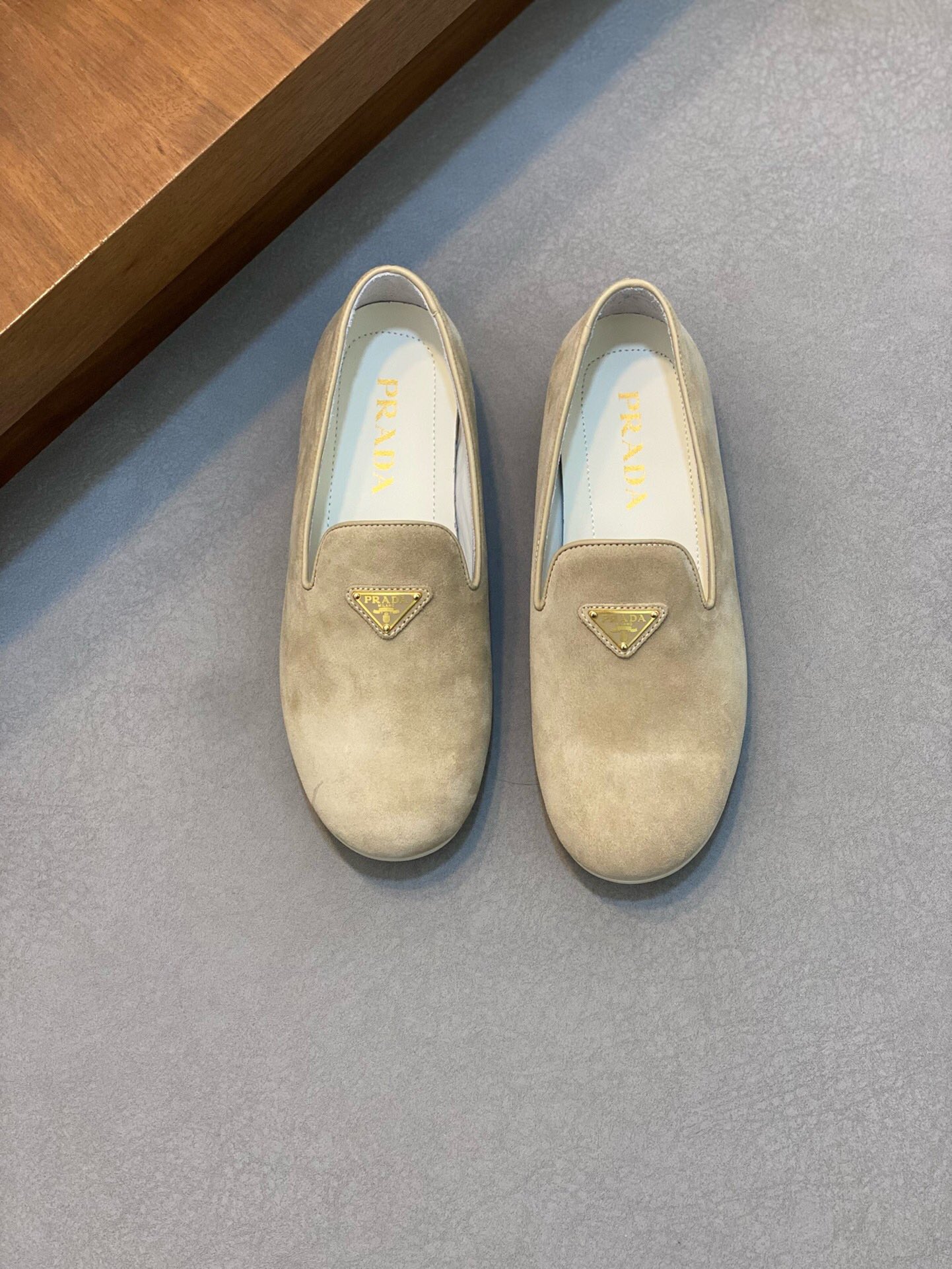 NO:217113,Brand PRADA color original color matching Number 39-44 standard size Price Material Prada new style casual shoes lazy footwear Ultra-high quality luxury material selection upper is made of imported cowhide   cowhide inner pure handmade for comfortable wearing experience original rubber outsole, Prada, prada, prada, cowhide19860909品牌PRADA 颜色原版配色 码数39-44标准码 价格 材质普拉达新款 休闲鞋懒人套脚鞋 超高品质奢华选材鞋面采用进口牛皮搭配 牛皮内里纯手工打造只为舒适的穿着体验原版橡胶大底,普拉达,prada,prada,cowhide,Men's shoes