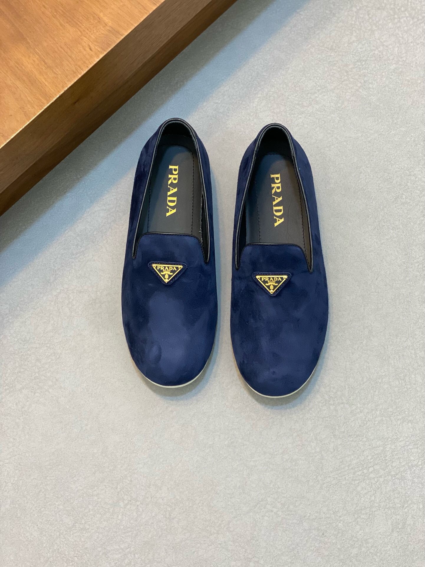 NO:218593,Brand PRADA color original color matching Number 39-44 standard size Price Material Prada new style casual shoes lazy footwear Ultra-high quality luxury material selection upper is made of imported cowhide   cowhide inner pure handmade for comfortable wearing experience original rubber outsole, Prada, prada, prada, cowhide19860909品牌PRADA 颜色原版配色 码数39-44标准码 价格 材质普拉达新款 休闲鞋懒人套脚鞋 超高品质奢华选材鞋面采用进口牛皮搭配 牛皮内里纯手工打造只为舒适的穿着体验原版橡胶大底,普拉达,prada,prada,cowhide,Men's shoes