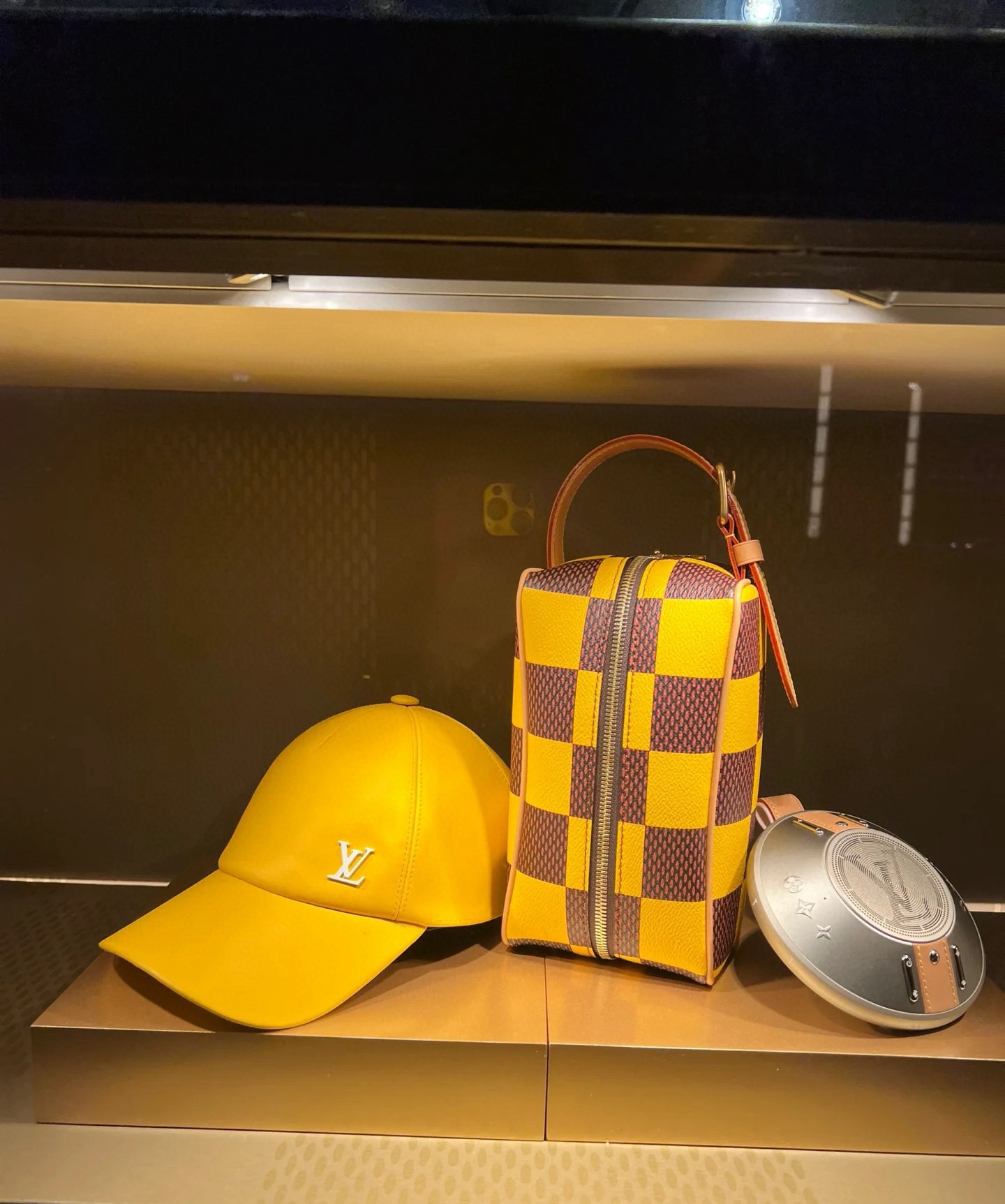 Louis Vuitton LOCKER DOPP KIT Toilet Bag n40567 Yellow (Grid) Hot Picture