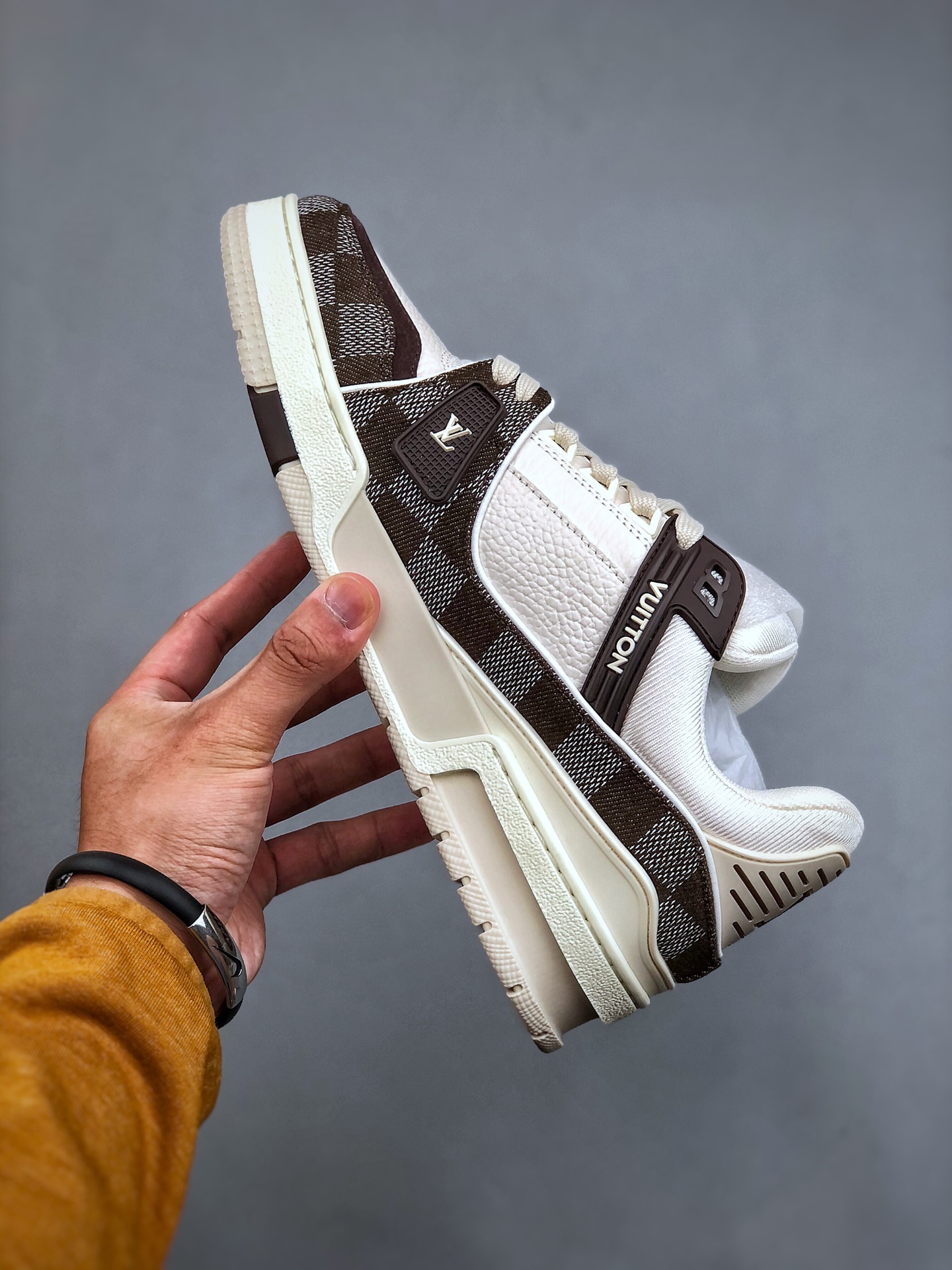 600 顶级版本 LV-路易-威登trainer 2024走秀最新款