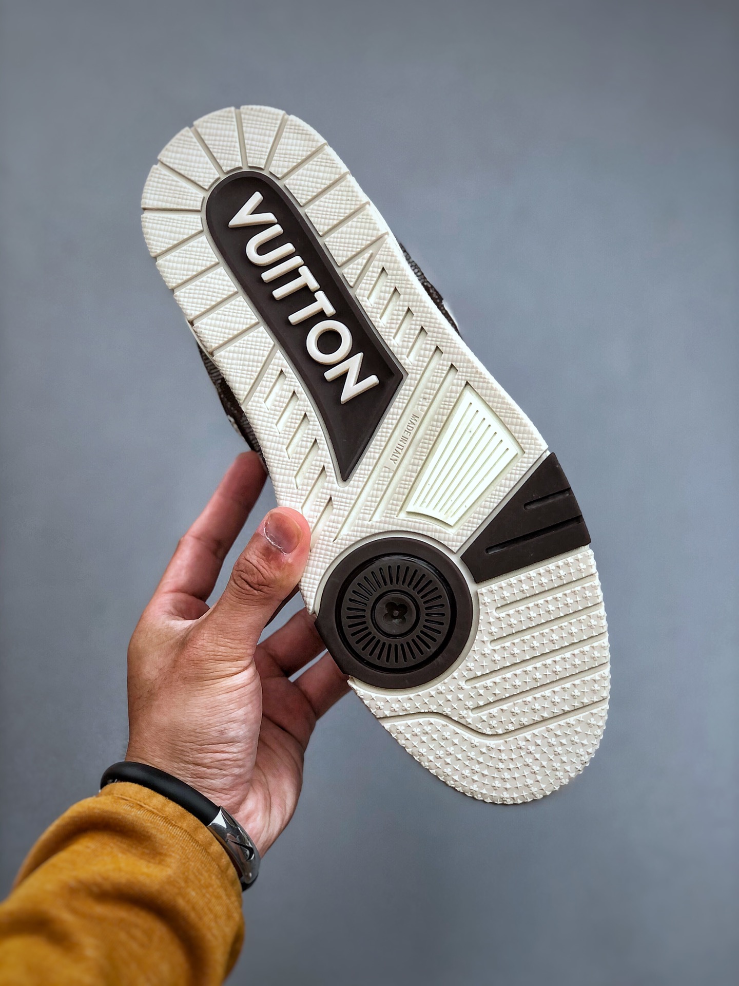 600 顶级版本 LV-路易-威登trainer 2024走秀最新款