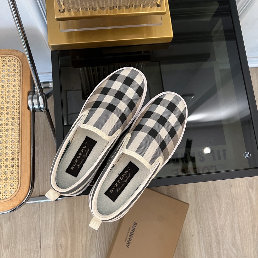 2024 Burberry Lovers Collection: BBR Classic Series with Rare Materials - 图片 5