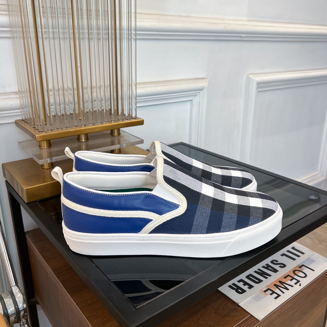 2024 Burberry Lovers Collection: Vintage Cotton and Italian Leather Details. - 图片 3