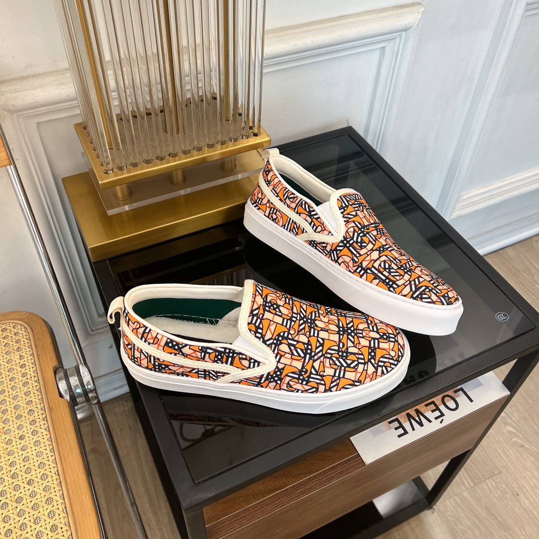 2024 Burberry Lovers Collection: Classic Details in Rare Materials - 图片 4