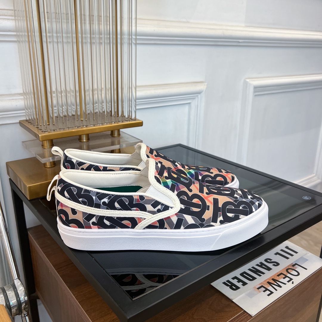 2024 Burberry Lovers Collection: Vintage Cotton and Leather Shoes. - 图片 3