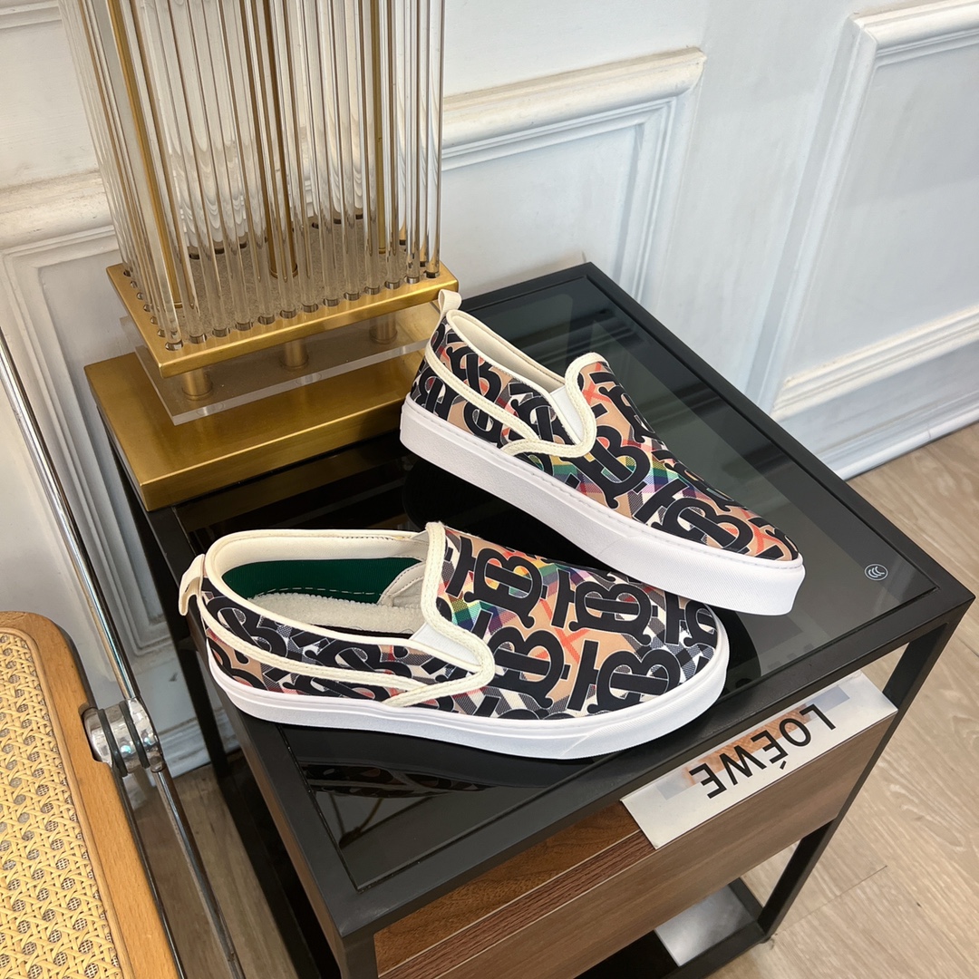 2024 Burberry Lovers Collection: Vintage Cotton and Leather Shoes. - 图片 4