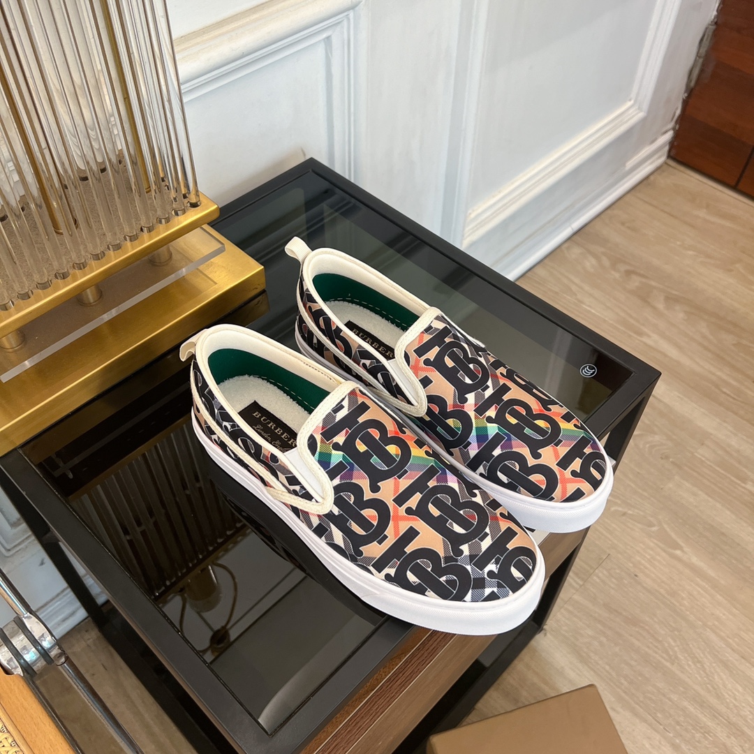 2024 Burberry Lovers Collection: Vintage Cotton and Leather Shoes. - 图片 2