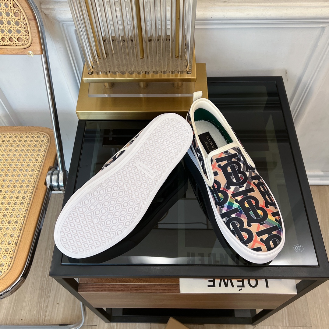 2024 Burberry Lovers Collection: Vintage Cotton and Leather Shoes. - 图片 9