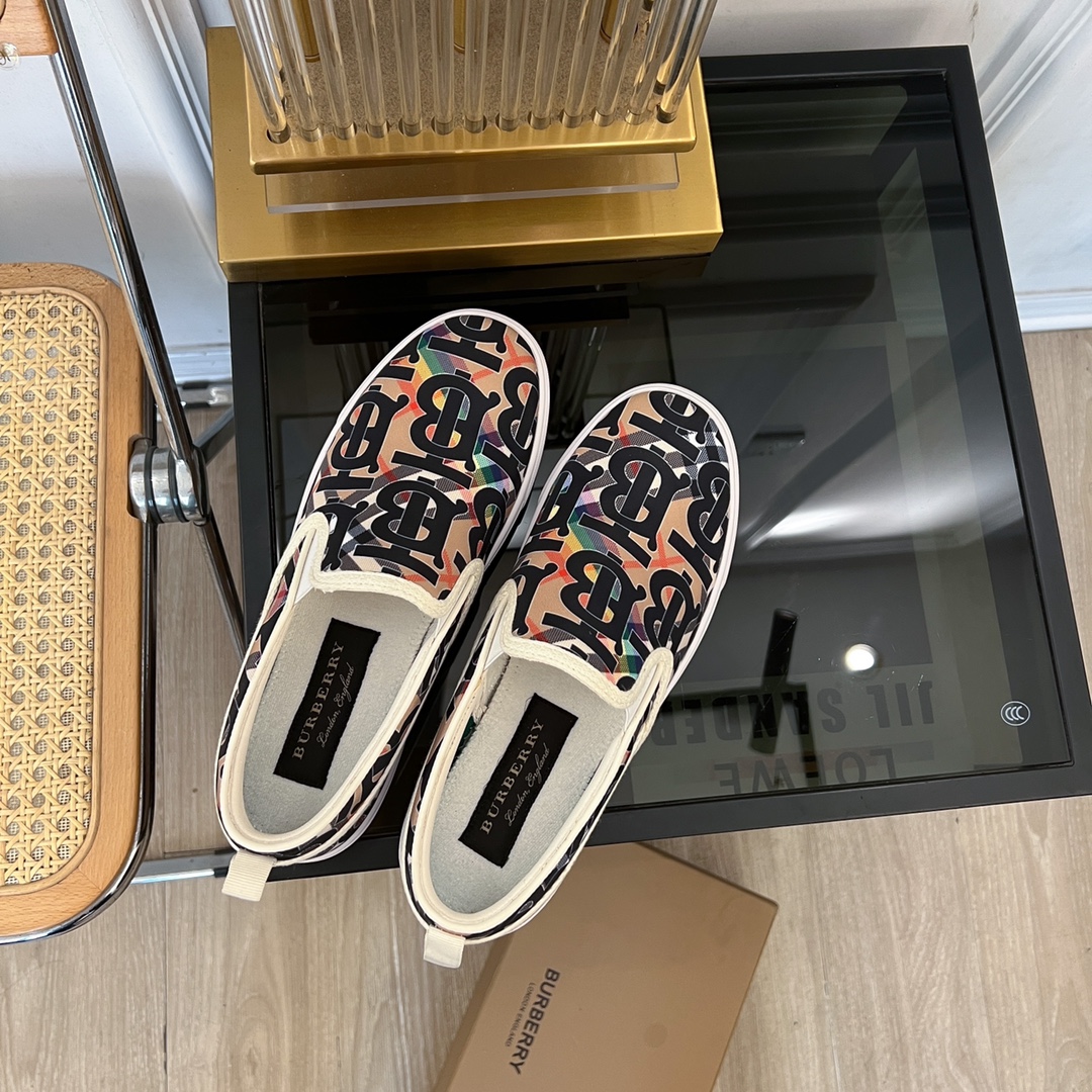 2024 Burberry Lovers Collection: Vintage Cotton and Leather Shoes. - 图片 5