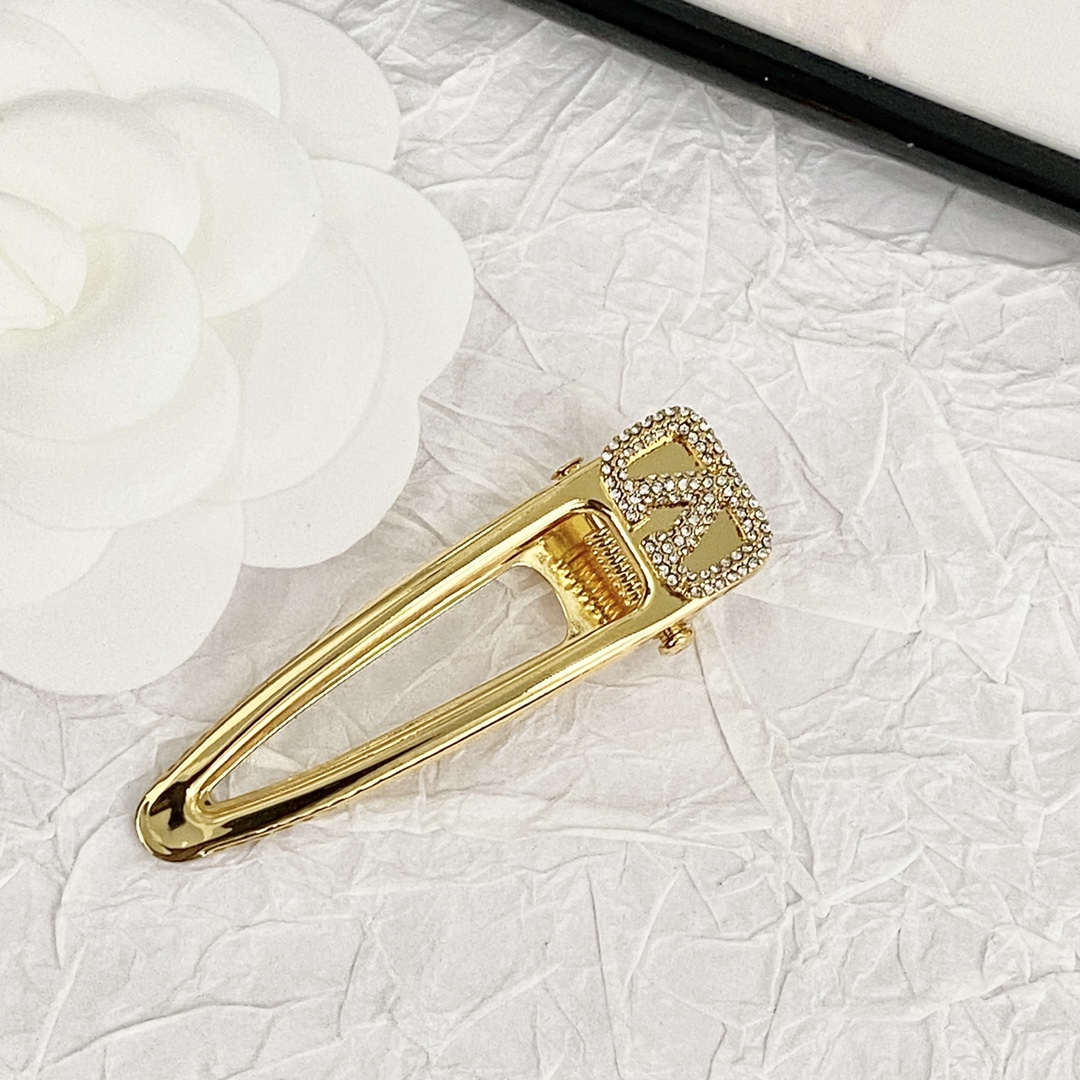 Valentino’s Vlogo Signature: Elegant, Stylish, and Youthful in Gold Camera Aesthetic.