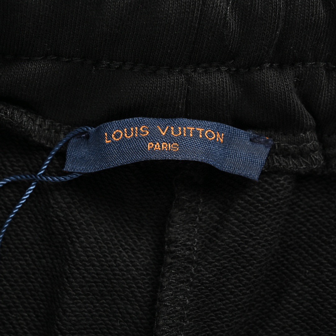 160 路易威登/Louis Vuitton 夏季新品 经典四叶草字母刺绣休闲短裤