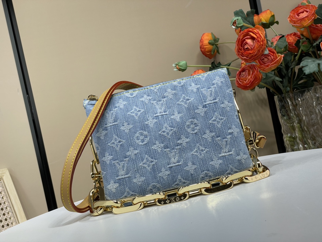Louis Vuitton LV Coussin Tassen handtassen Blauw Lichtblauw Wit Weven Katoen Denim Zomercollectie Kettingen M11401